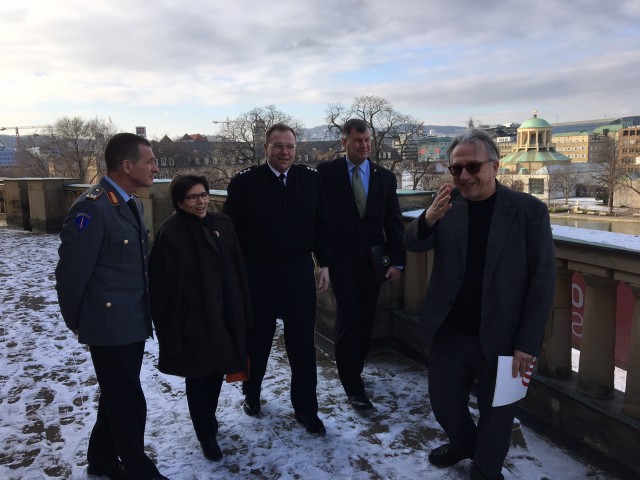 Army Europe commander visits Baden-W&uuml;rttemberg's Minister President