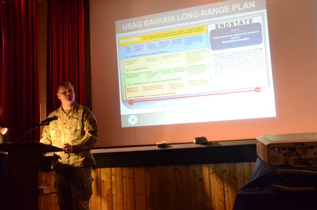 Garrison commander unveils long range plan