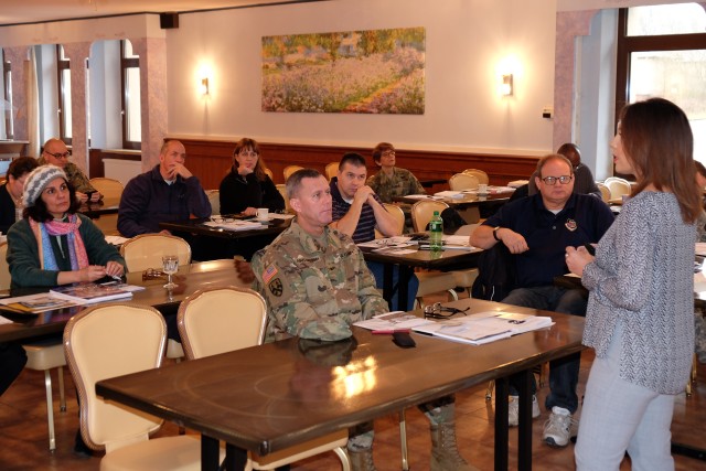 99th RSC briefs 7th MSC Soldiers; civilians on reserve retirement
