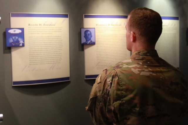 Paratroopers visit USS Yorktown, MoH museum