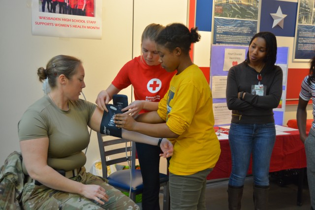Nurses and high school students "go red" for women
