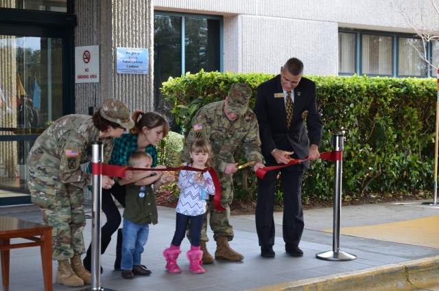 Winn cuts ribbon for newly constructed outpatient clinics, pharmacy
