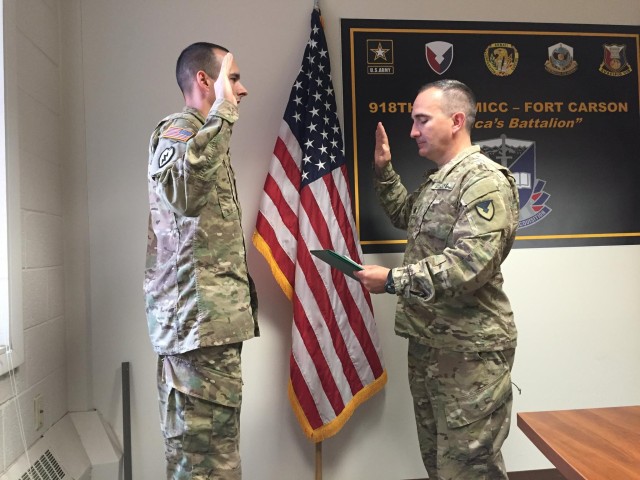Top Army official recognizes 2 MICC Soldiers for excellence 