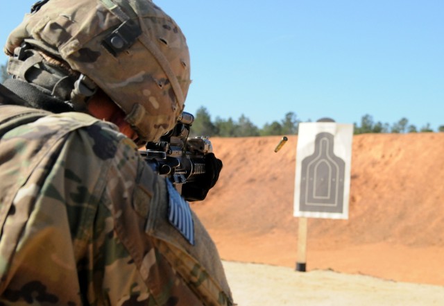 Paratroopers hone marksmanship skills