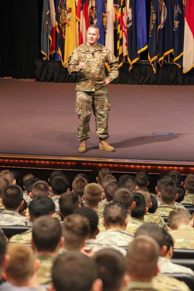 Army senior leaders mentor future lieutenants