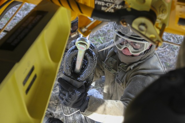 Signal Soldiers refine air assault skills