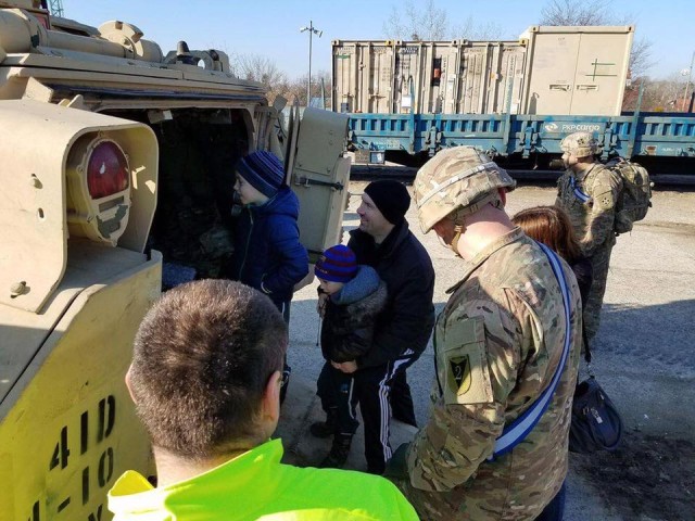 Hungarians see U.S. armor up close as 4-10 Cav arrives