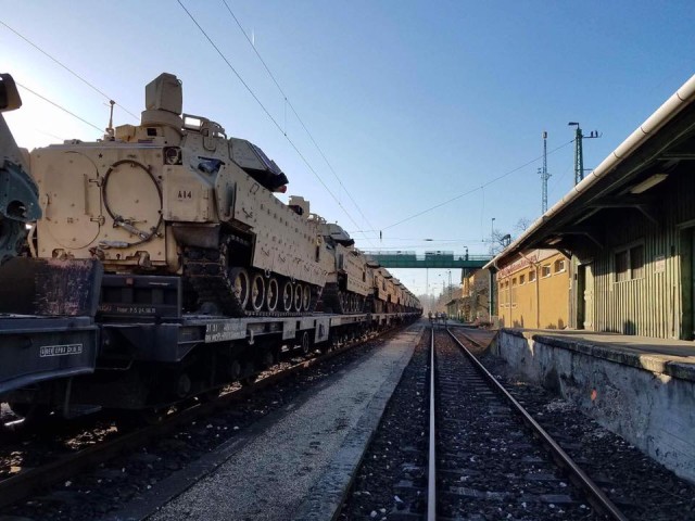 Hungarians see U.S. armor up close as 4-10 Cav arrives