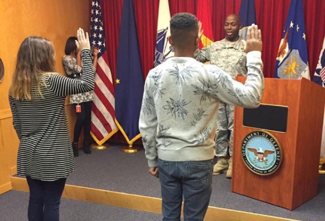 Alaska couple enlists in Buddy Program