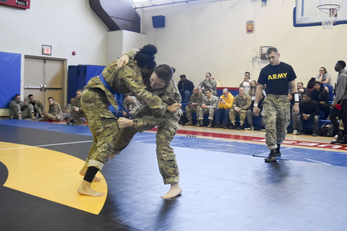 Soldiers Battle in Combatives Tournament | Article | The United States Army