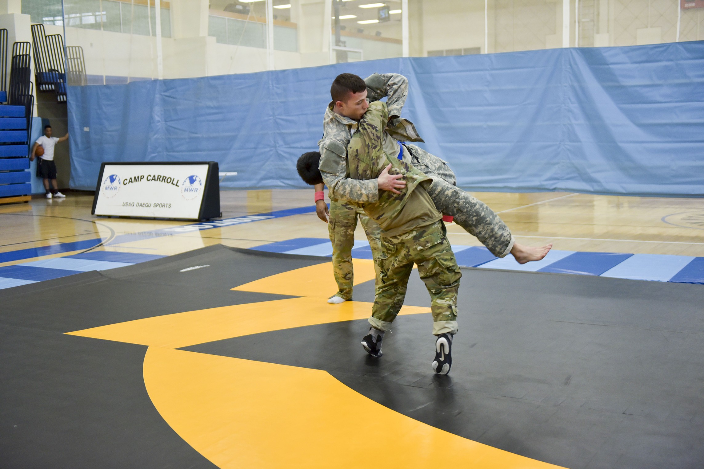 Soldiers Battle in Combatives Tournament | Article | The United States Army