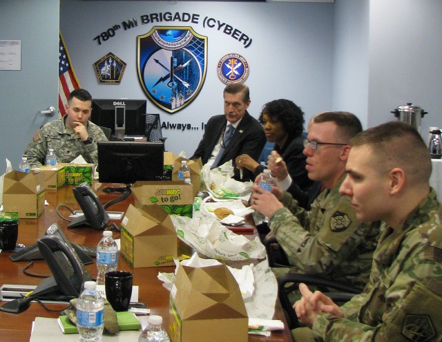 Lunch w troops
