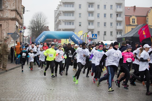 100 64th BSB Soldiers join memorial run in Poland