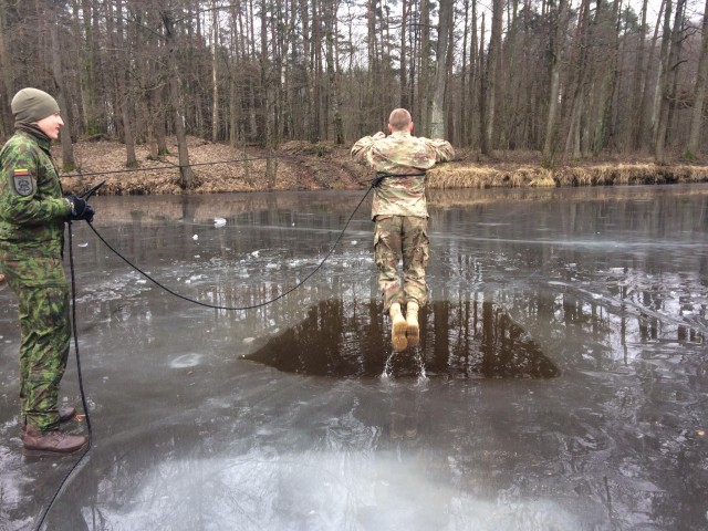 U.S., Lithuanian soldiers keep cool in winter survival training