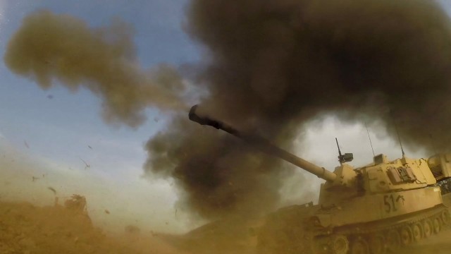 US Army artillery enhances Iraqi ground forces' capability from Hamam al-Alil