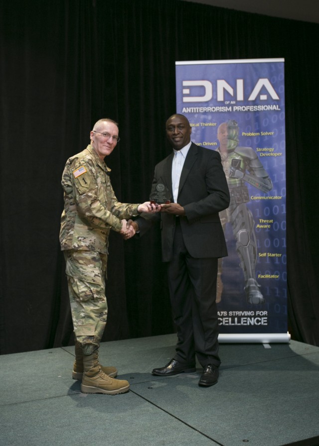 INSCOM receives Army Protection Program Award
