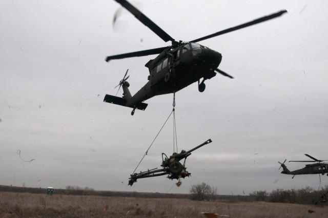 Oklahoma Aviators and Field Artillery Work Together in Air Assault Training