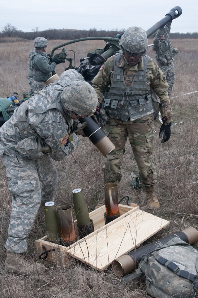 Oklahoma Aviators and Field Artillery Work Together in Air Assault Training