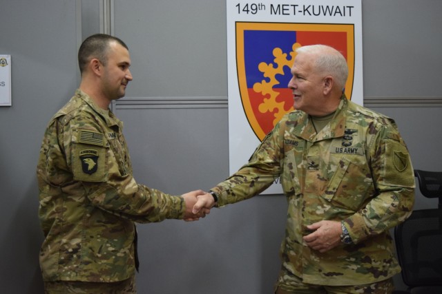 Senior leaders visit Kentucky National Guard Soldiers overseas