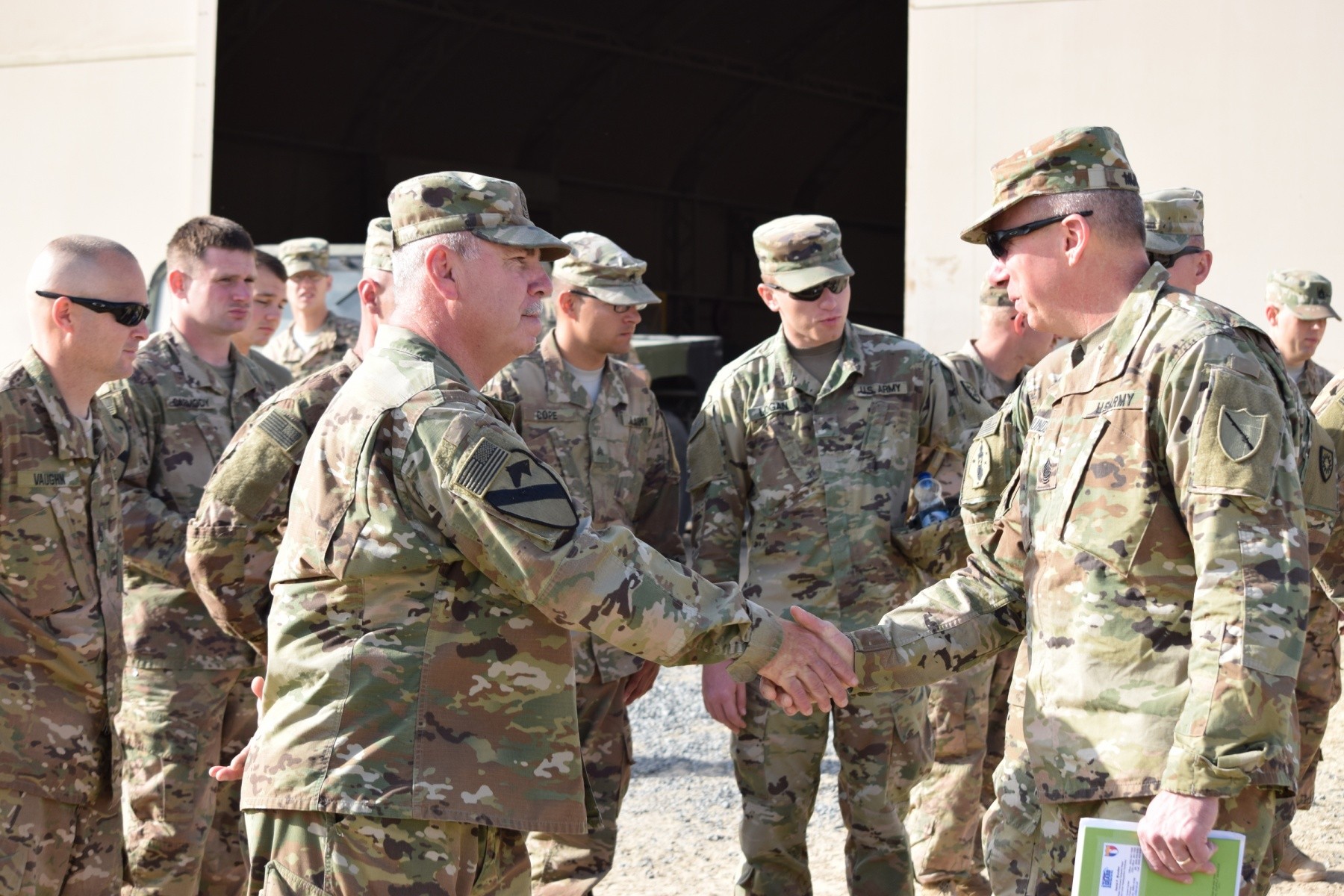 Senior leaders visit Kentucky National Guard Soldiers overseas ...