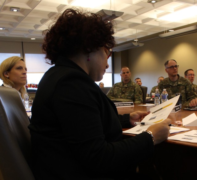 Army Reserve cyber leaders brief congressional staff delegation