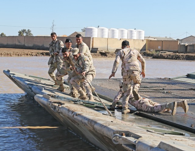 Iraqi Security Forces train on ribbon bridge building