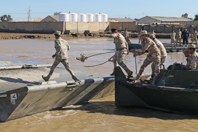 Iraqi Security Forces train on ribbon bridge building