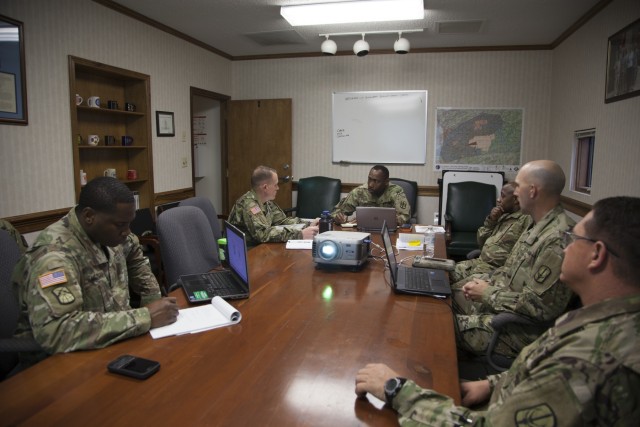 South Carolina National Guard and active component Signal commanders discuss sustainable readiness