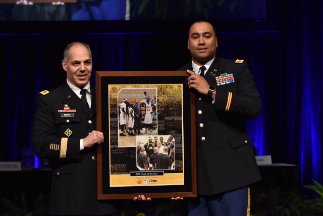 Capt. Carl Little named Army 2016 Coach of the Year