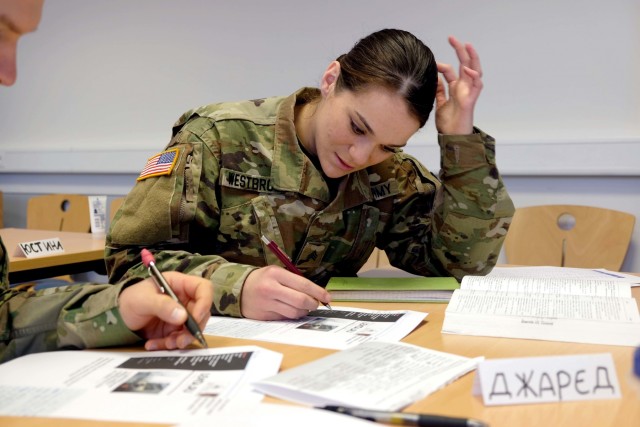 7th MSC Civil Affairs Soldiers learn Russian language basics