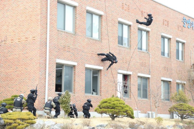 U.S. Army, ROK Navy rehearse tactical response