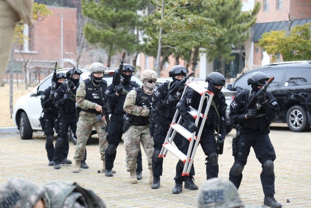 U.S. Army, ROK Navy rehearse tactical response