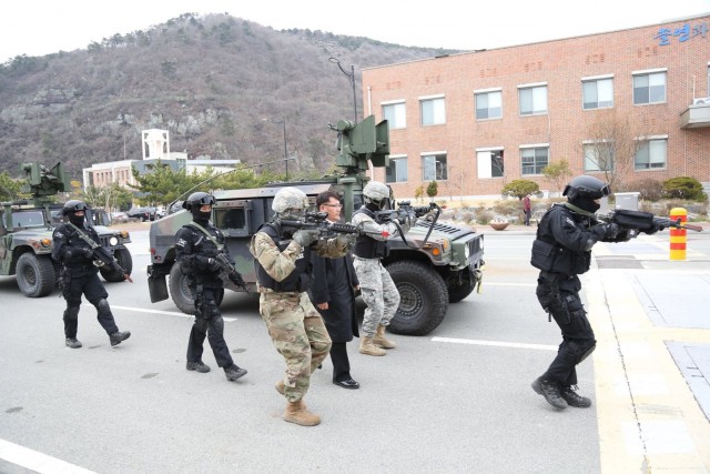 U.S. Army, ROK Navy rehearse tactical response