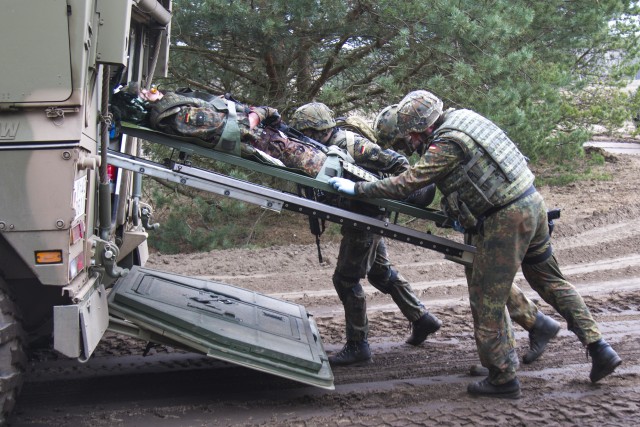 10th Combat Aviation Brigade demonstrates medevac capabilities with German Army