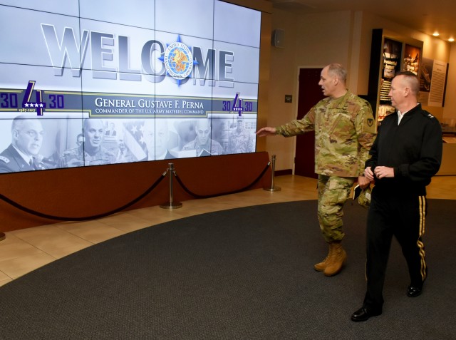 Commander, U.S. Army Materiel Command visits USTRANSCOM