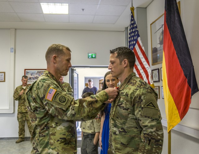 JMRC Falcon Aviator Receives Bronze Star