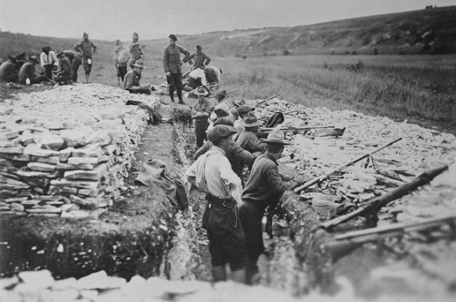 American troops undergo grenade gun training in France during World War I.