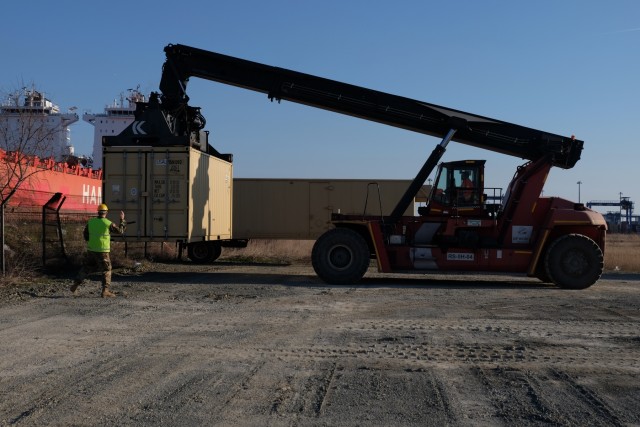 7th MSC's 793rd MCT conducts "Atlantic Resolve" port operation 