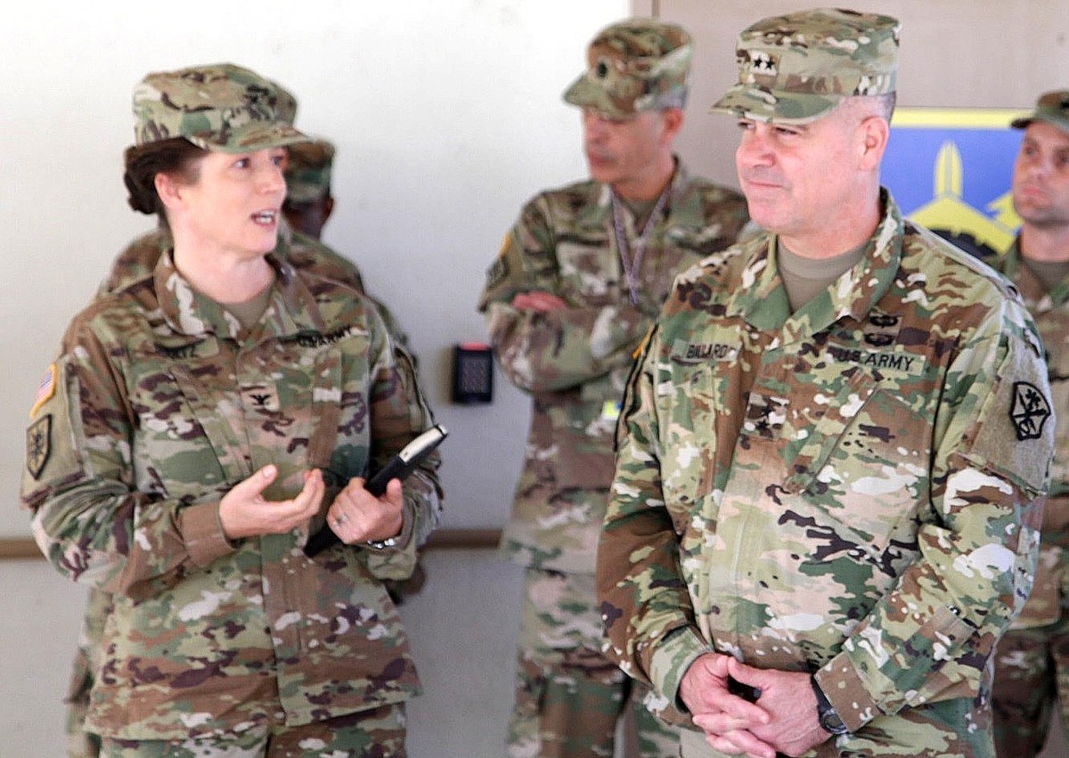 INSCOM Commander Visits 505th Military Intelligence Brigade At JBSA ...