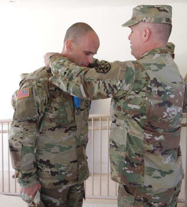 INSCOM Commanding general visits the 505th MI BDE