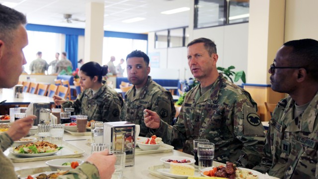 USARC Deputy Commander gets an up-close look at the 7th MSC