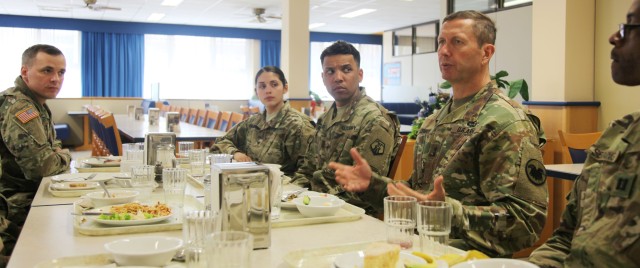 USARC Deputy Commander gets an up-close look at the 7th MSC