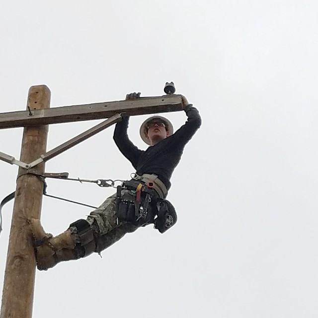 When power goes off, Army linemen are on
