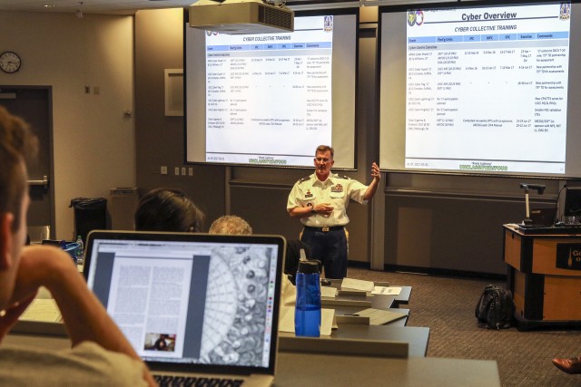 Army Reserve leaders talk cyber with Atlanta grad, ROTC students