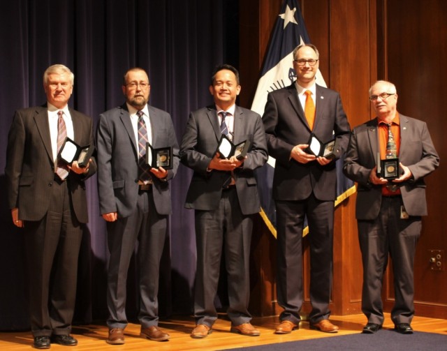 DC area cyber warrior earns high government award with IT project team leaders