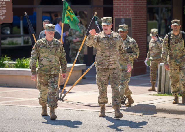 IMCOM CG visits Fort Leonard Wood