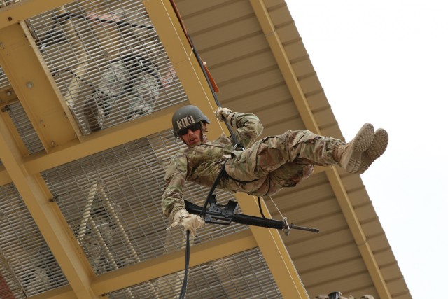 USARCENT's first Air Assault Course graduates students