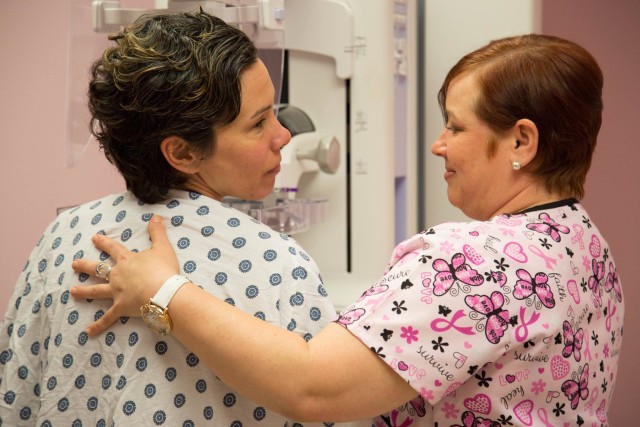 Tuttle cuts ribbon, 3D Mammography now offered