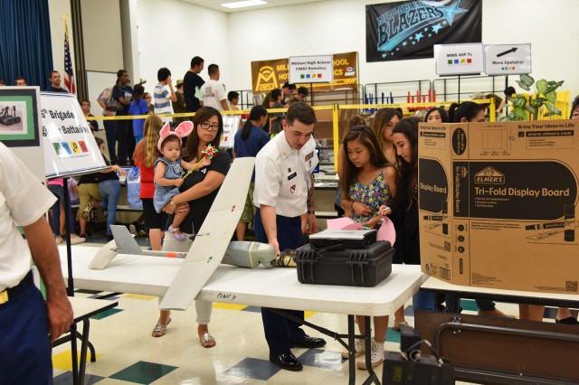 2IBCT engineers teach, showcase equipment during STEM event