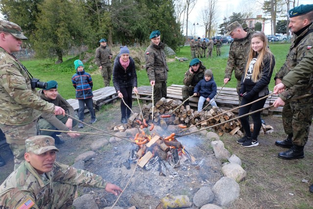Battle Group Poland Interacts with Students and Residents of Elk, Poland